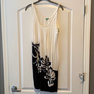 White/black tunic